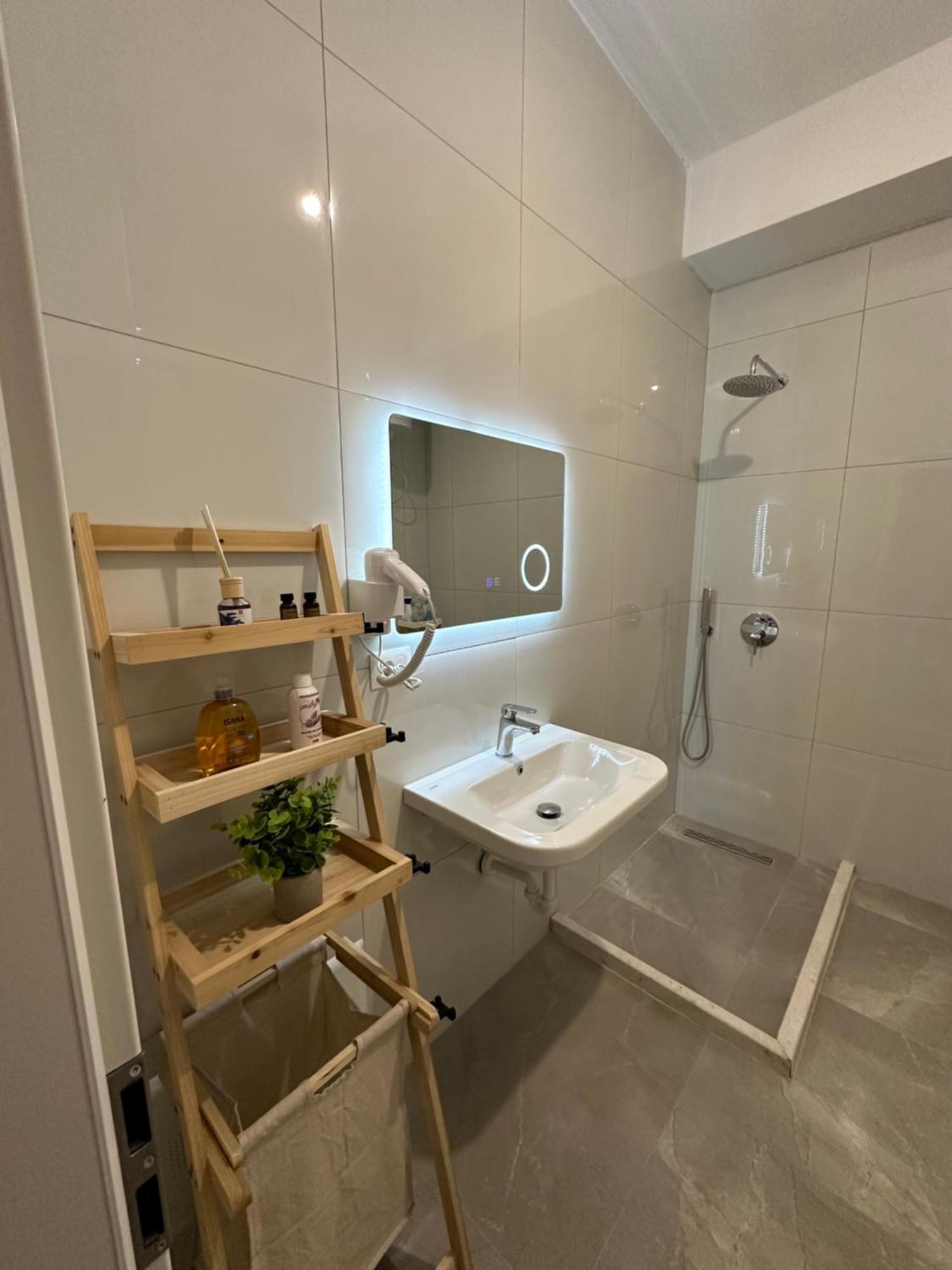 Sunflower Apartment ติรานา ภายนอก รูปภาพ