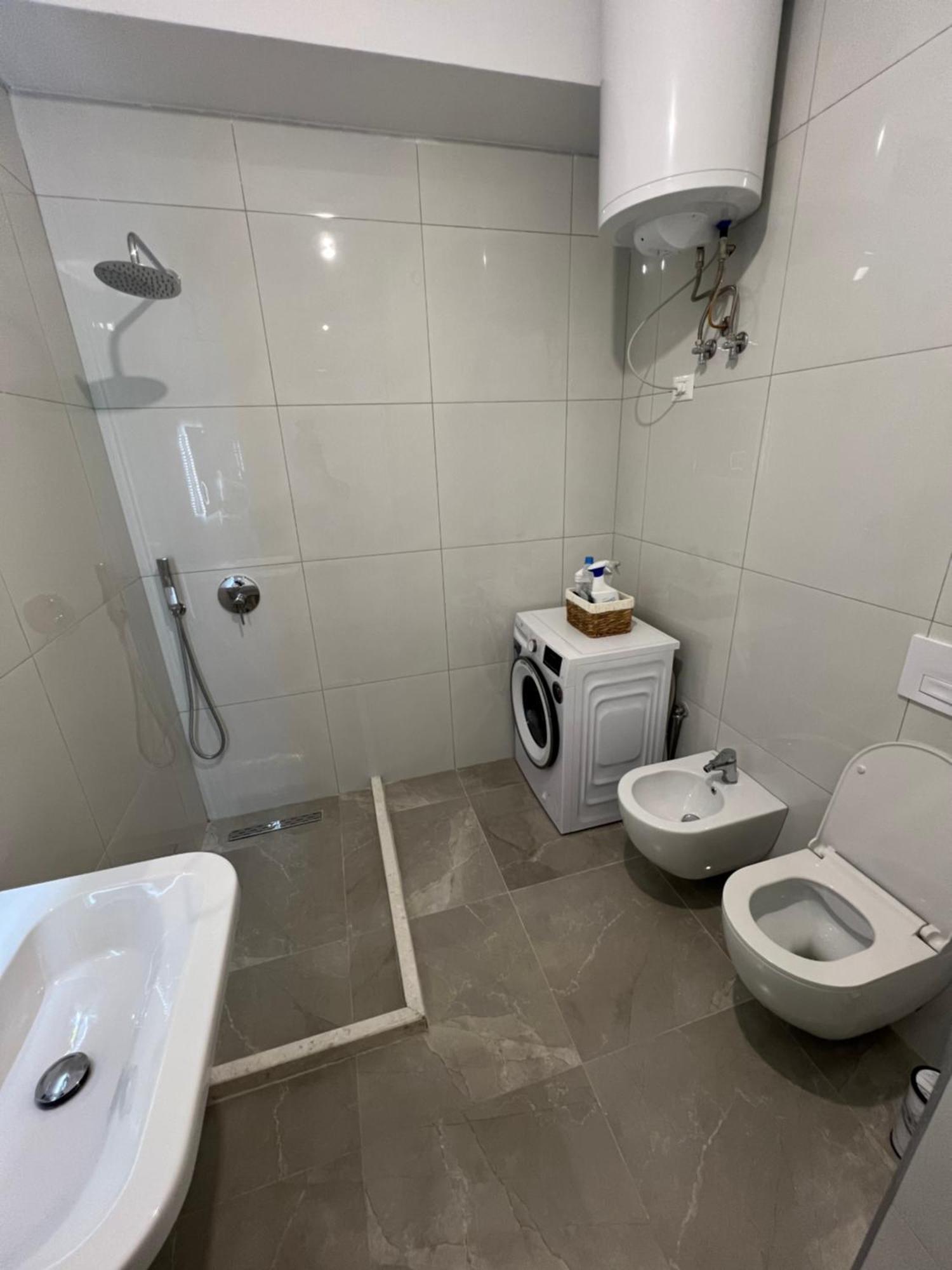 Sunflower Apartment ติรานา ภายนอก รูปภาพ