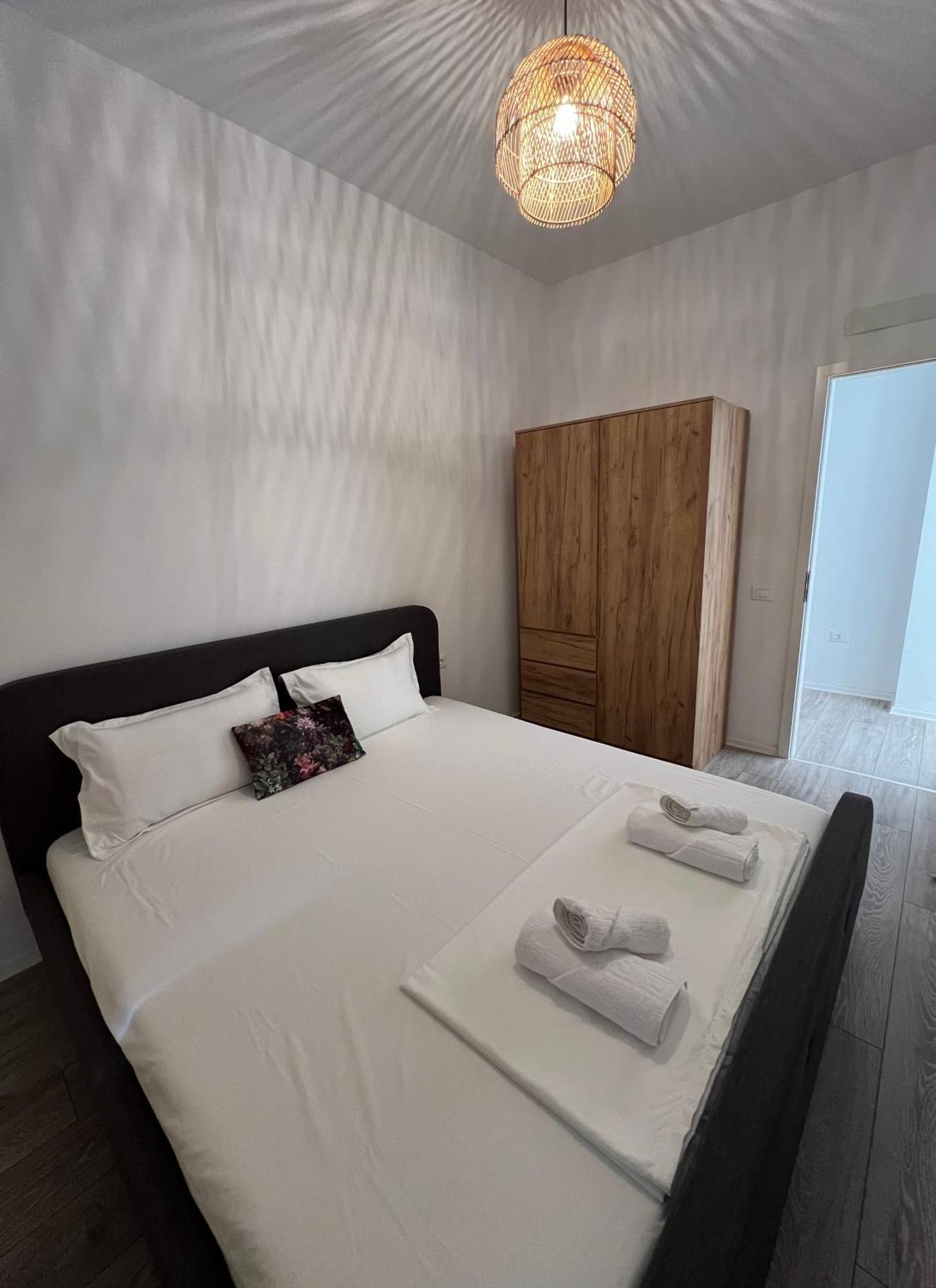 Sunflower Apartment ติรานา ภายนอก รูปภาพ