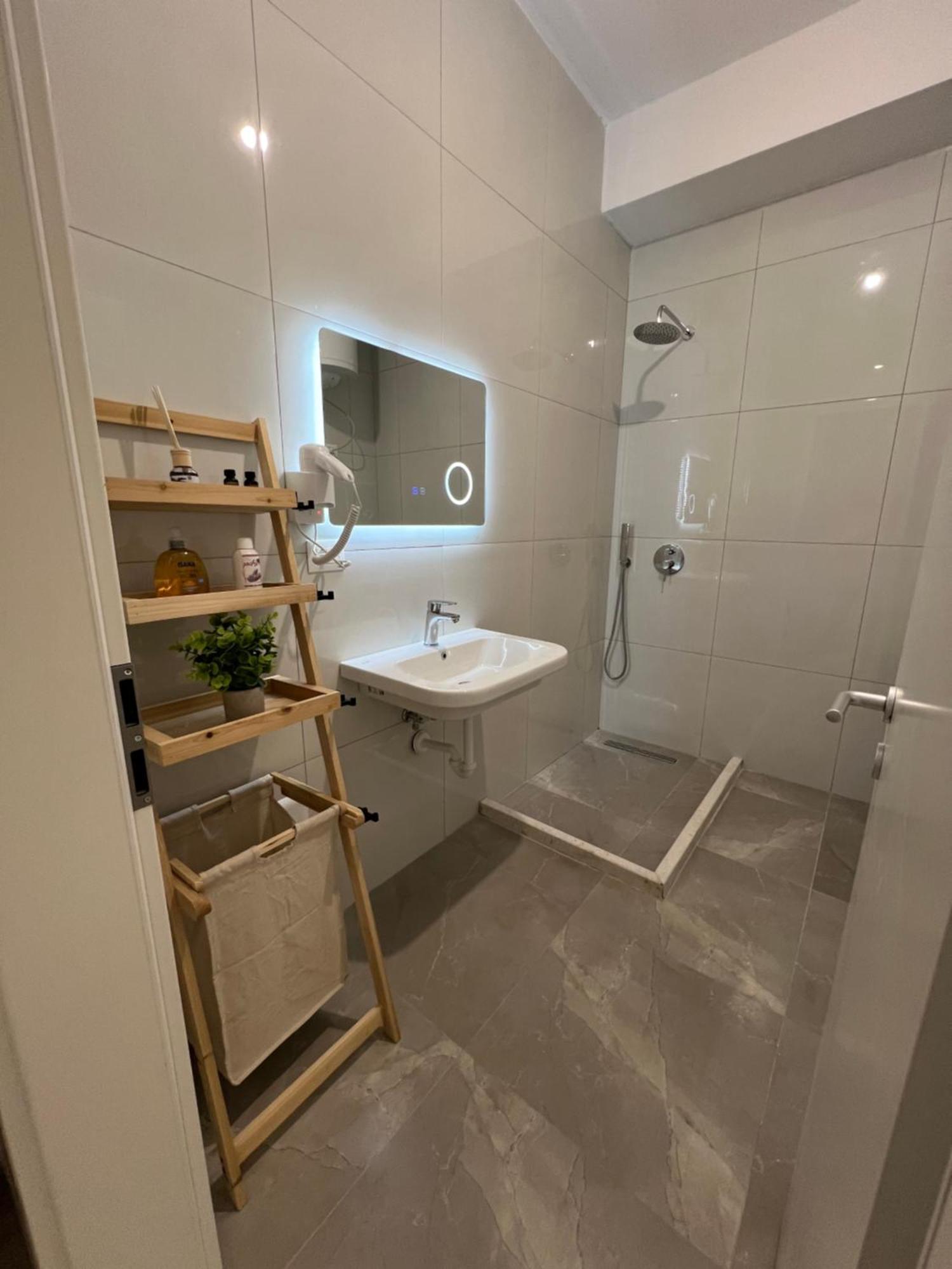 Sunflower Apartment ติรานา ภายนอก รูปภาพ