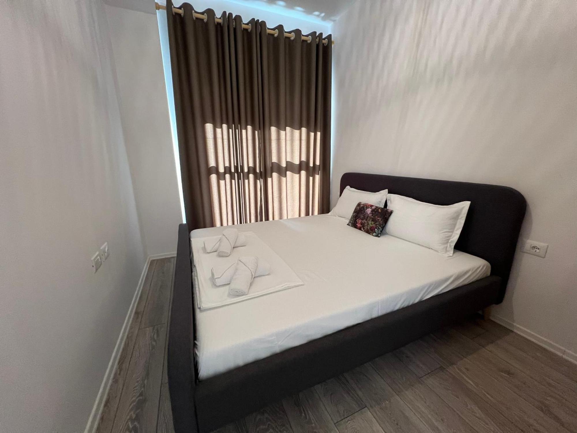 Sunflower Apartment ติรานา ภายนอก รูปภาพ