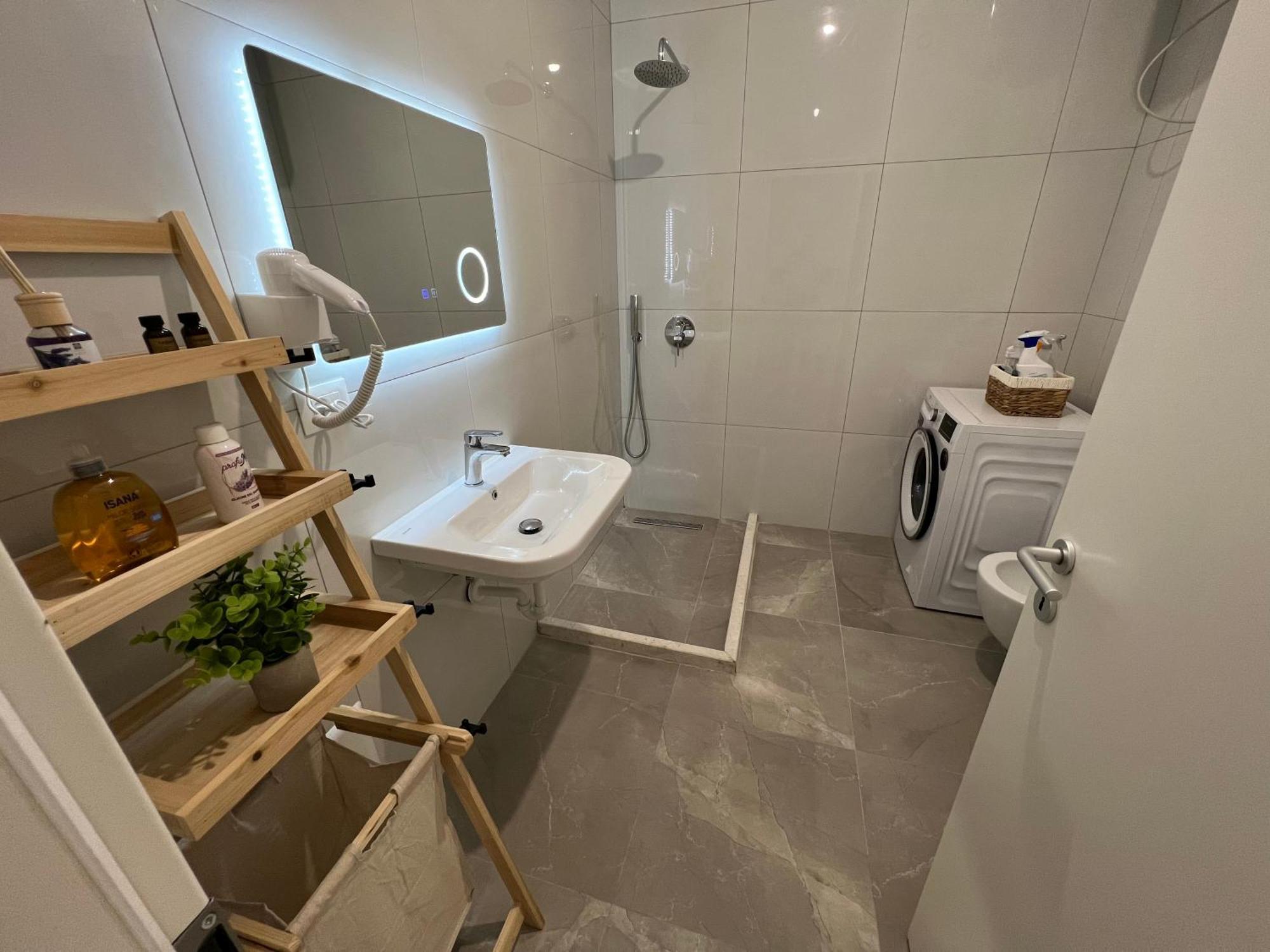 Sunflower Apartment ติรานา ภายนอก รูปภาพ