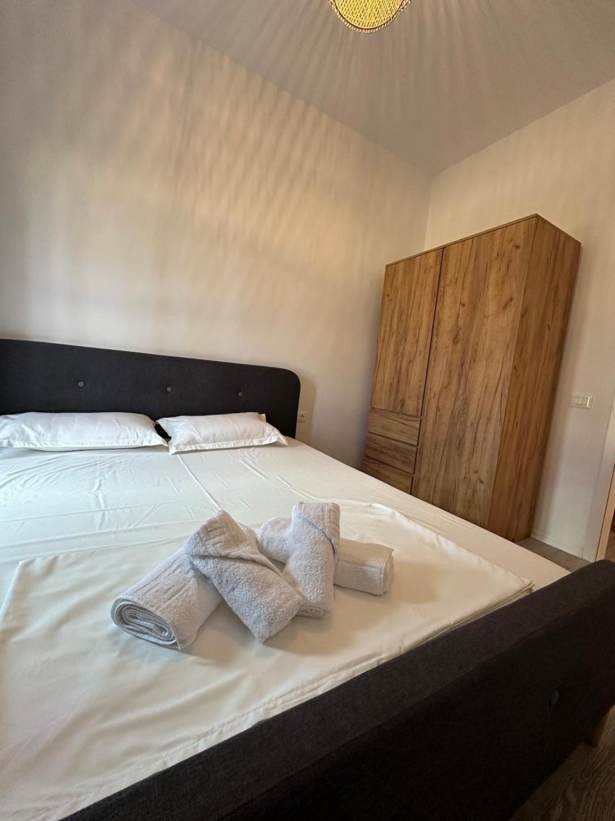 Sunflower Apartment ติรานา ภายนอก รูปภาพ